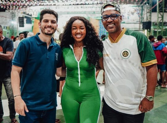 Iza volta à Imperatriz e celebra reencontro em ensaio para o Carnaval 2026