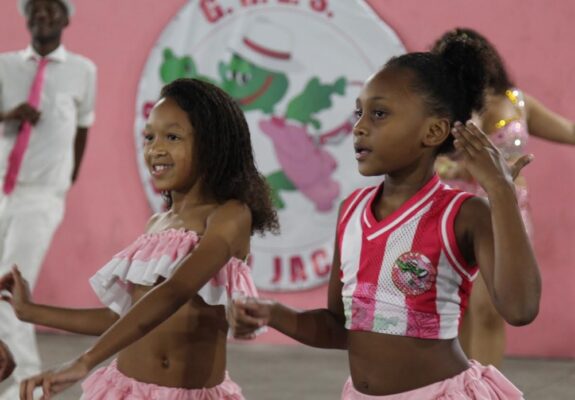 Jacarezinho abre inscrições para ala infantil no carnaval