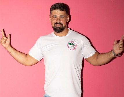 Jacarezinho: Cadu, o carnavalesco do título, está de volta para o Carnaval 2027!