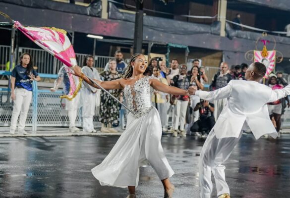 Jacarezinho faz ensaio técnico e mostra força para o Carnaval