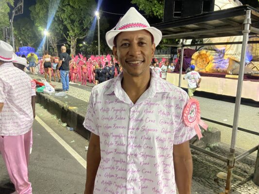 Jacarezinho incendeia a Sapucaí! Veja a superação da escola após 2 incêndios.