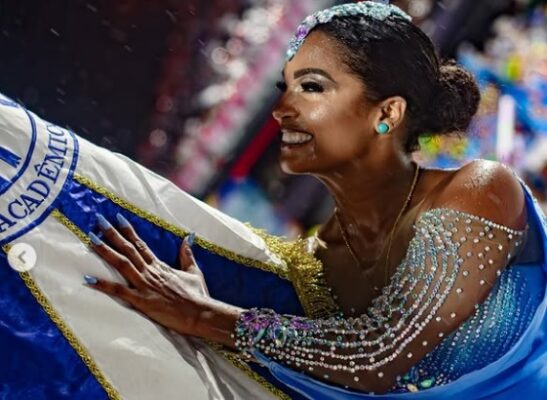 Janja Lula e famosos brilham no ensaio da Acadêmicos de Niterói sob chuva