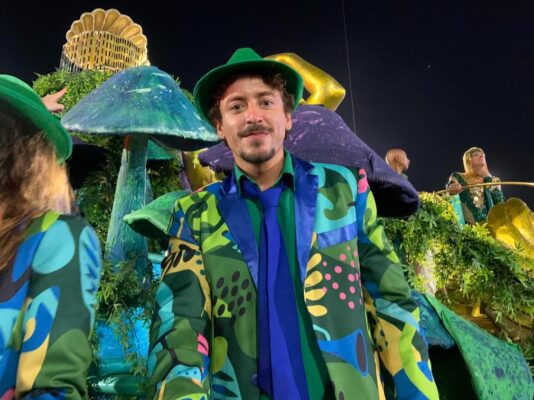 Jesuíta Barbosa e Ney Matogrosso: O encontro emocionante do ator com o ídolo na Imperatriz!