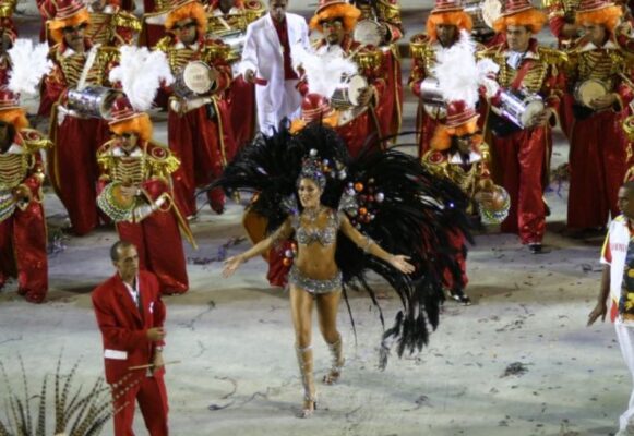 Juliana Paes volta à Viradouro como rainha de bateria em 2026