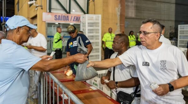 confira essa noticia: Liesa arrecada 18 toneladas de alimentos no Dia Nacional do Samba