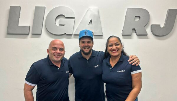 Liga RJ renova com Macaco Branco para álbum do Carnaval 2026
