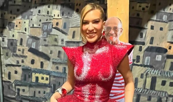 Lore Improta celebra 8 anos como musa da Viradouro e fala sobre o futuro