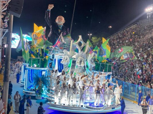 Lula vira símbolo nacional! Niterói faz história no Carnaval 2026!