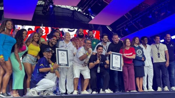 Maior bateria do mundo entra para o Guinness e consagra os ritmistas como protagonistas do carnaval