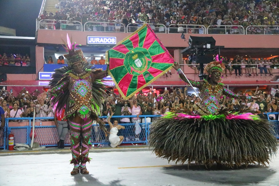 Mangueira 98 anos: Festa, samba e serviços GRÁTIS para a comunidade!