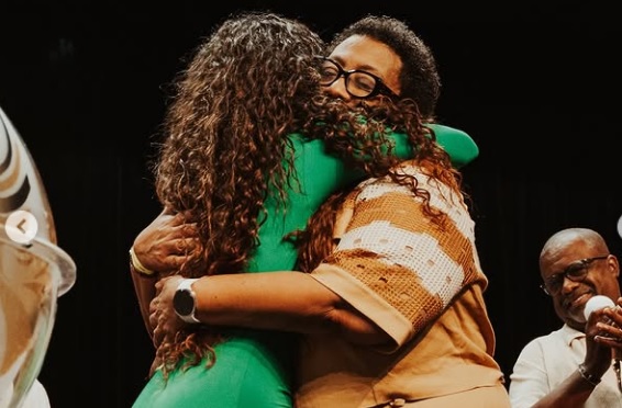 Mangueira fecha Carnaval 2027: 