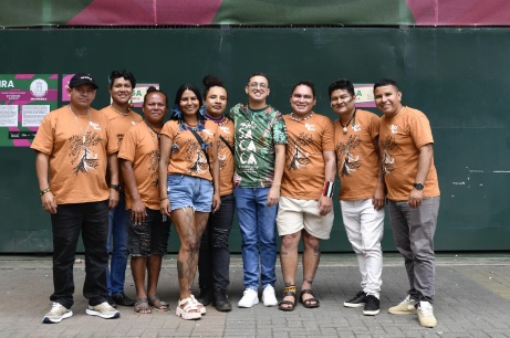 Mangueira recebe artistas indígenas para enredo de 2026