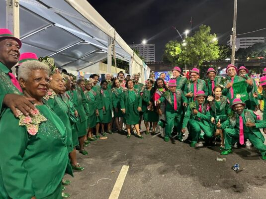 Mangueira: Velha Guarda mostra que ser da comunidade vai além do Carnaval!