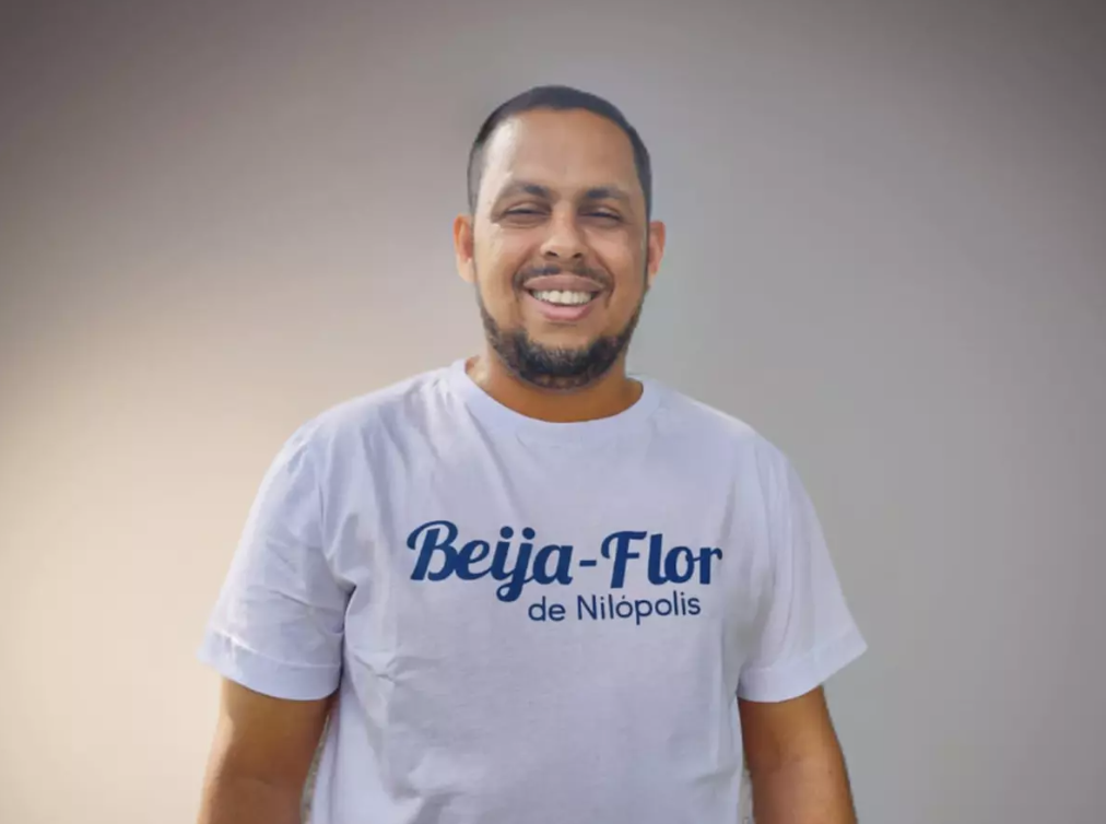 Marquinho Marino fala sobre o trabalho, tradição e chão da Beija Flor