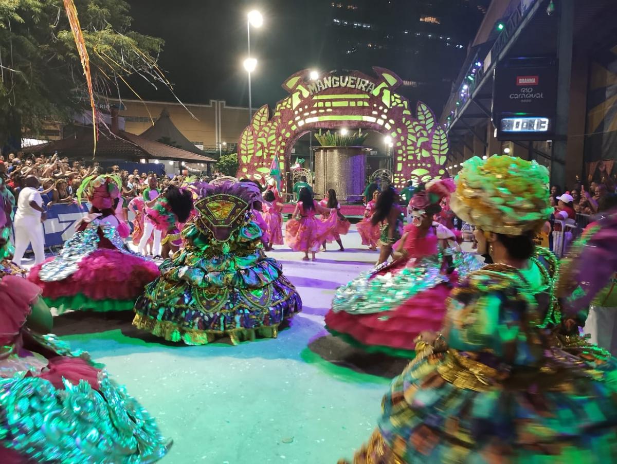 confira essa noticia: Mini desfiles de escolas de samba: entrada grátis!