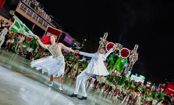 Mocidade brilha em ensaio sobre Rita Lee com show de mestre-sala e porta-bandeira