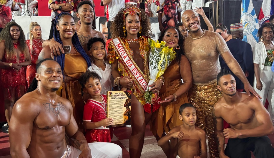 Musa Luana Bandeira volta à Estácio de Sá para o centenário! 