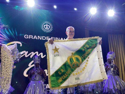 Ney Matogrosso se emociona com homenagem da Imperatriz Leopoldinense no Carnaval 2026