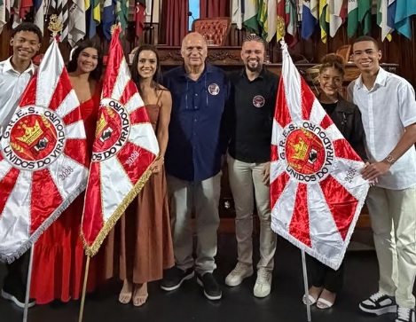Niterói em festa! Viradouro celebra 80 anos e o título de campeã do Carnaval.