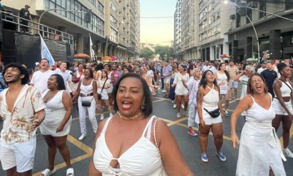 Niterói faz ensaio animado com samba forte para o Carnaval 2025