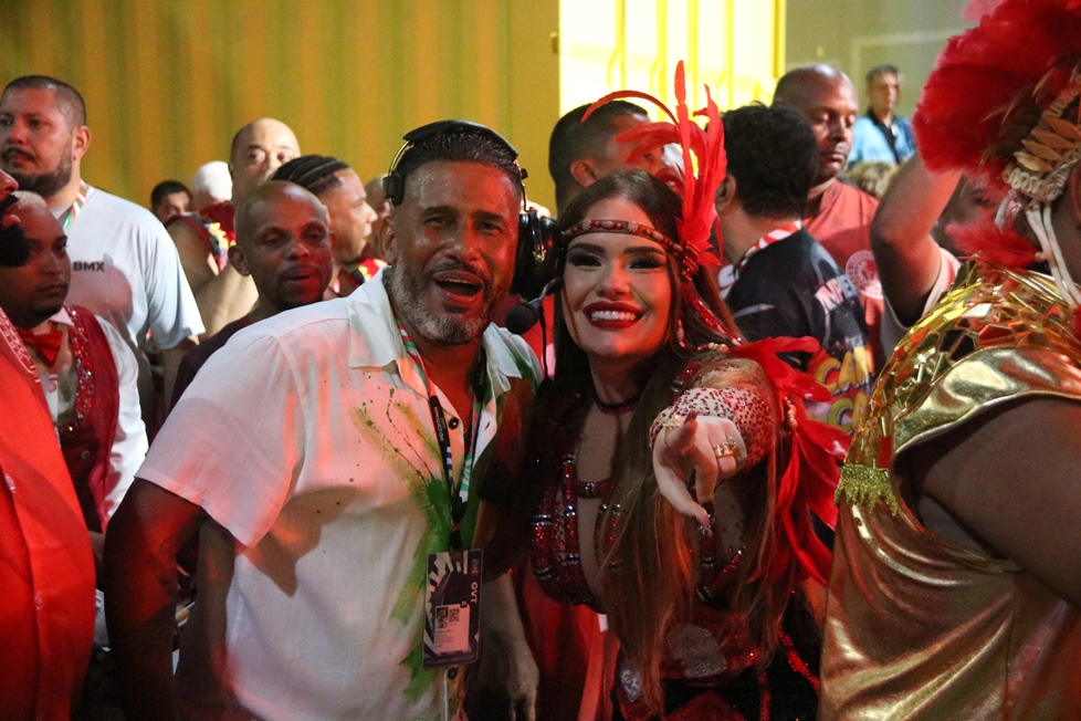 Padre Miguel inova e encomenda samba para 2027: Adeus à disputa?