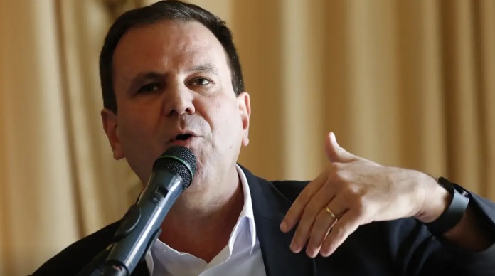 Paes propõe mudança radical no Carnaval do Rio: 5 escolas por noite!