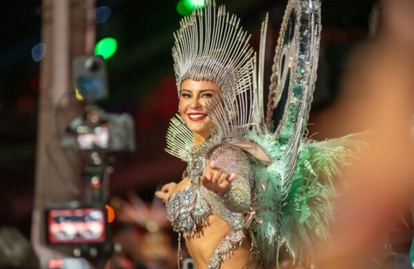 Paolla Oliveira é a nova rainha de honra da Grande Rio