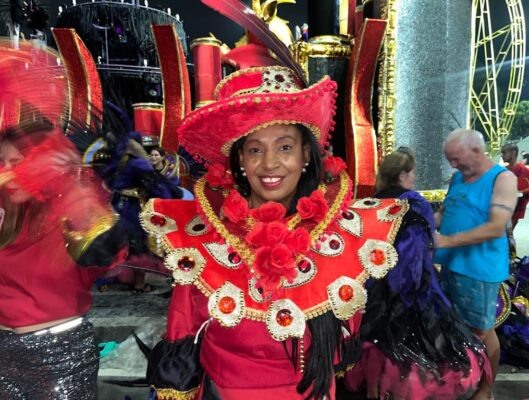 Pombagira na Sapucaí! Em Cima da Hora celebra o poder feminino no Carnaval