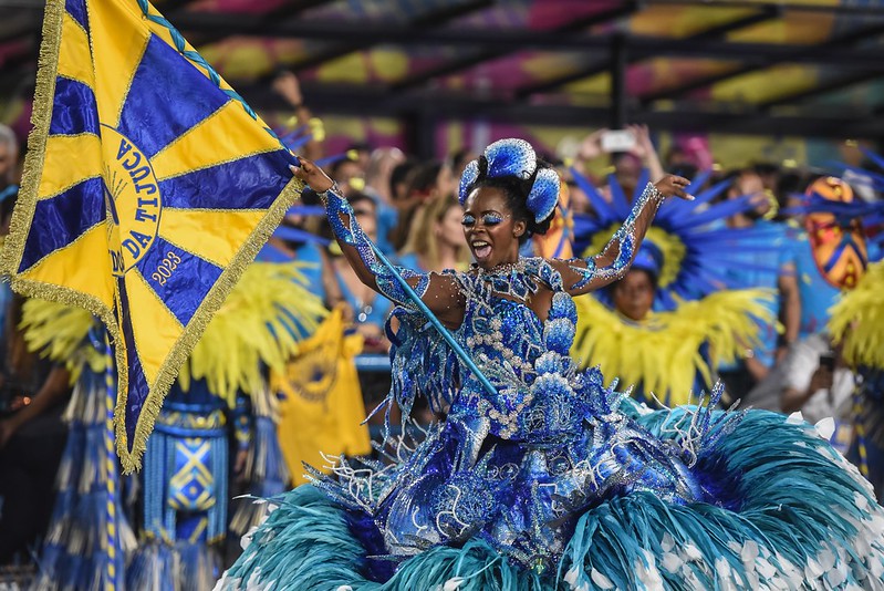 Porta-bandeira se desliga da Unidos da Tijuca