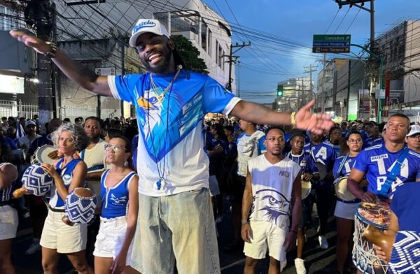 Portela: ensaio de rua sem som mostra força da comunidade