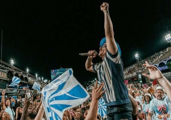 Portela incendeia Sapucaí em ensaio técnico com canto forte e bateria!