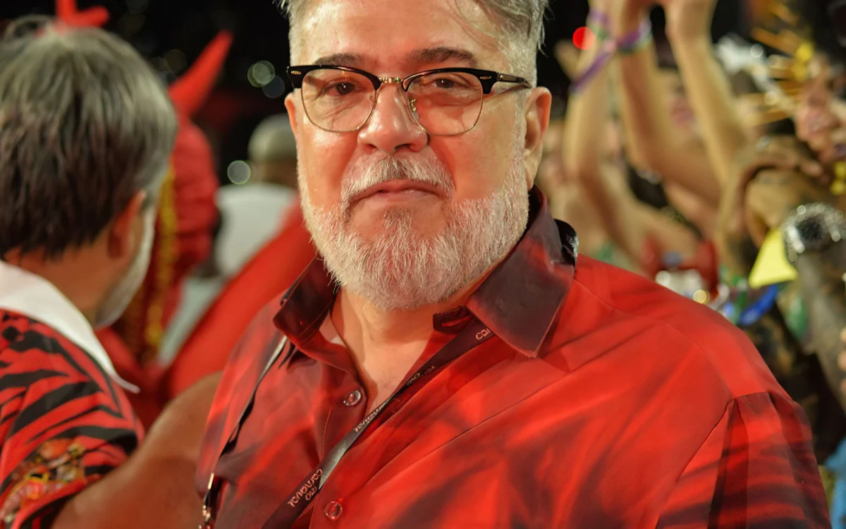 Mauro Quintaes segue como carnavalesco da Porto da Pedra