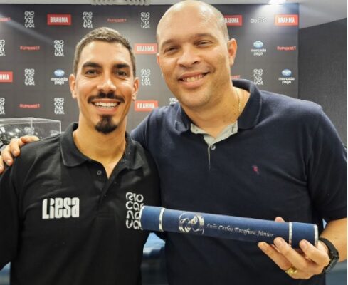 confira essa noticia: Presidente da Portela é homenageado pela Liesa com título de Benemérito