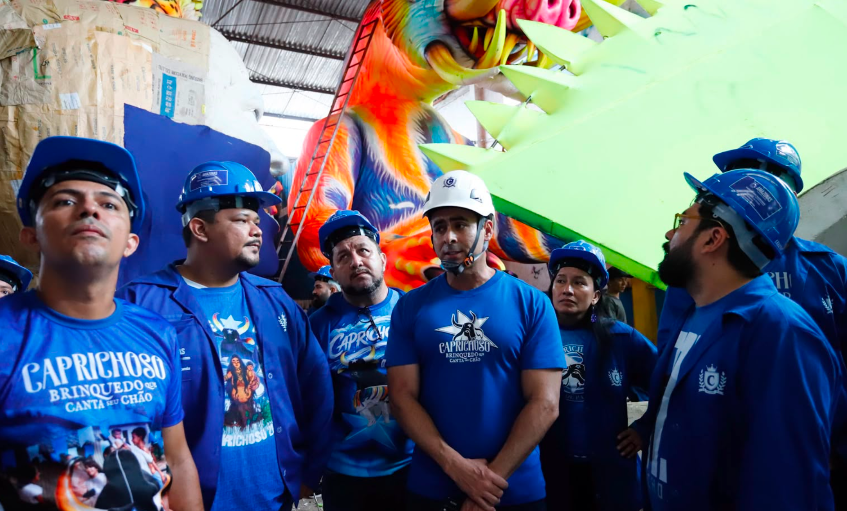 Presidente do Caprichoso visita galpão e promete o MAIOR Boi de Parintins!