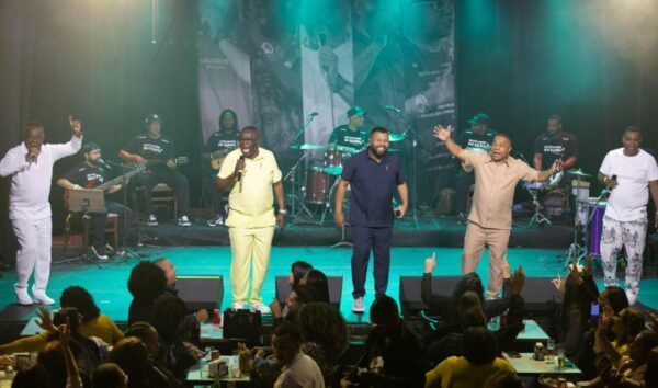 Puxadores do Samba lotam Teatro Rival em noite histórica para o samba
