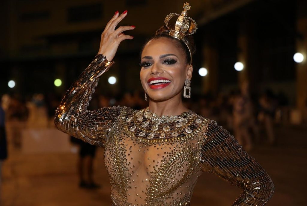 Quitéria Chagas continua brilhando como Rainha do Império Serrano