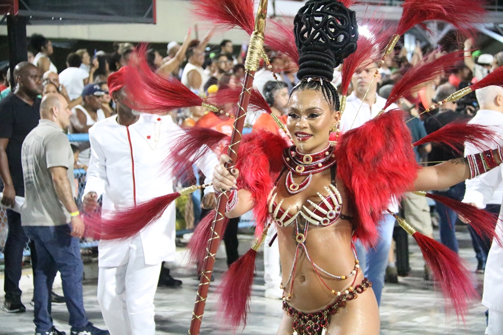 Rainha da bateria: história inspiradora de Dedê Marinho