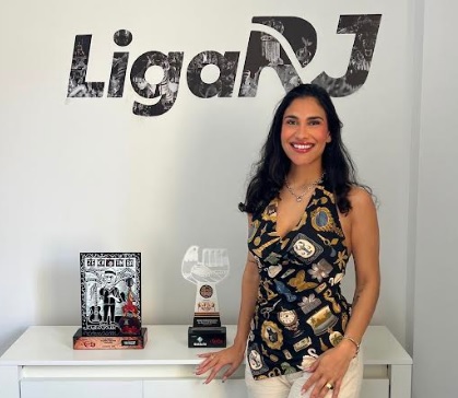 Rainha de Bateria da Santa Cruz é a nova diretora social da Liga RJ