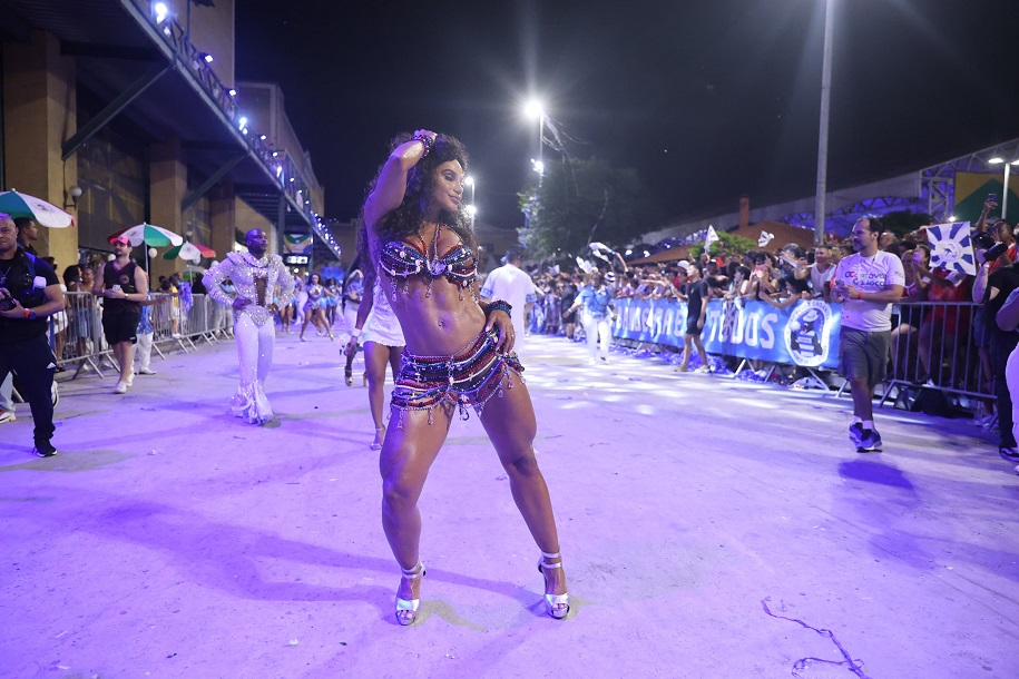 Retorno de musa homenageia Laila na Beija-Flor 2025