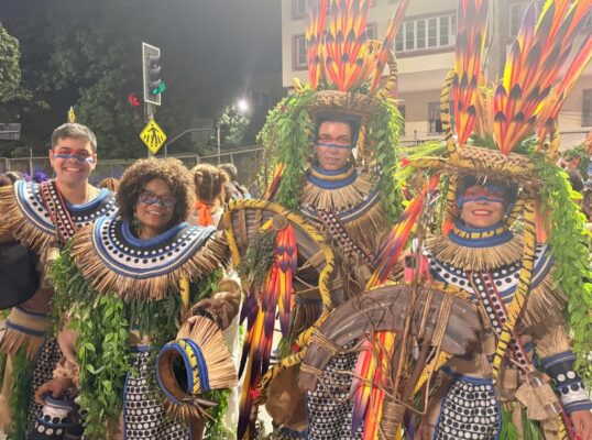 Sairé na Mangueira: O tambor indígena da Amazônia que arrepiou o Carnaval!