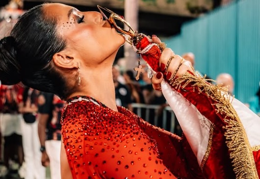 Salgueiro dá aula de samba na Sapucaí! Falha no som não parou a escola