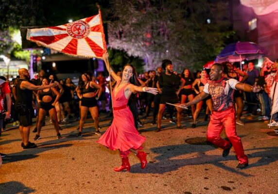 Salgueiro ensaia na rua pela primeira vez para o Carnaval 2026