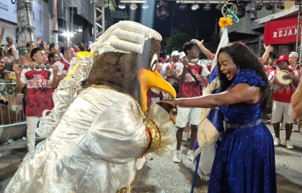 Salgueiro homenageia Rosa Magalhães em ensaio com samba forte