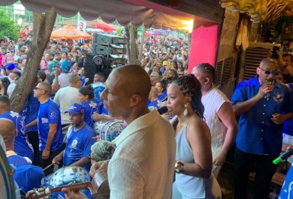 Samba da Beija-Flor 2026 já é hit e anima público no Baródromo
