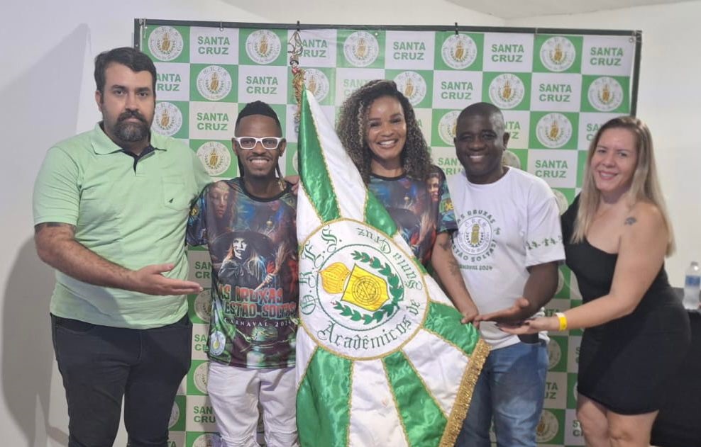 Santa Cruz contrata nova porta-bandeira