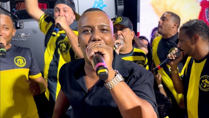 São Clemente: Casal e bateria arrasam em ensaio técnico!