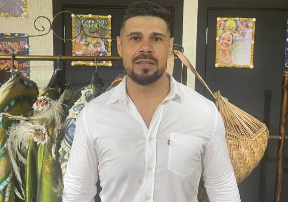 confira essa noticia: São Clemente leva pagode para Intendente Magalhães com enredo irreverente