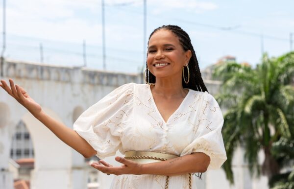 Teresa Cristina canta no Polo Educacional Sesc amanhã