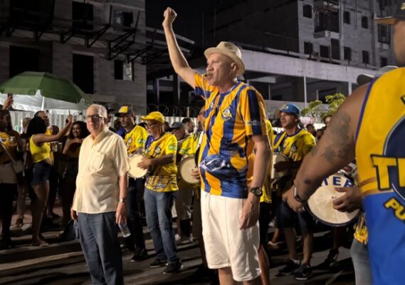 Tijuca faz ensaio emocionante em homenagem a Carolina Maria de Jesus