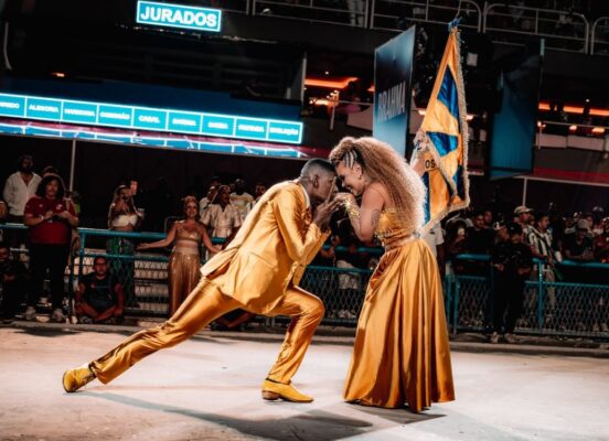 Tijuca transforma Carolina em discurso potente e emociona na Sapucaí!